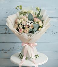 Букет цветов из:  Розы и Лизиантусы в Синих Липягах