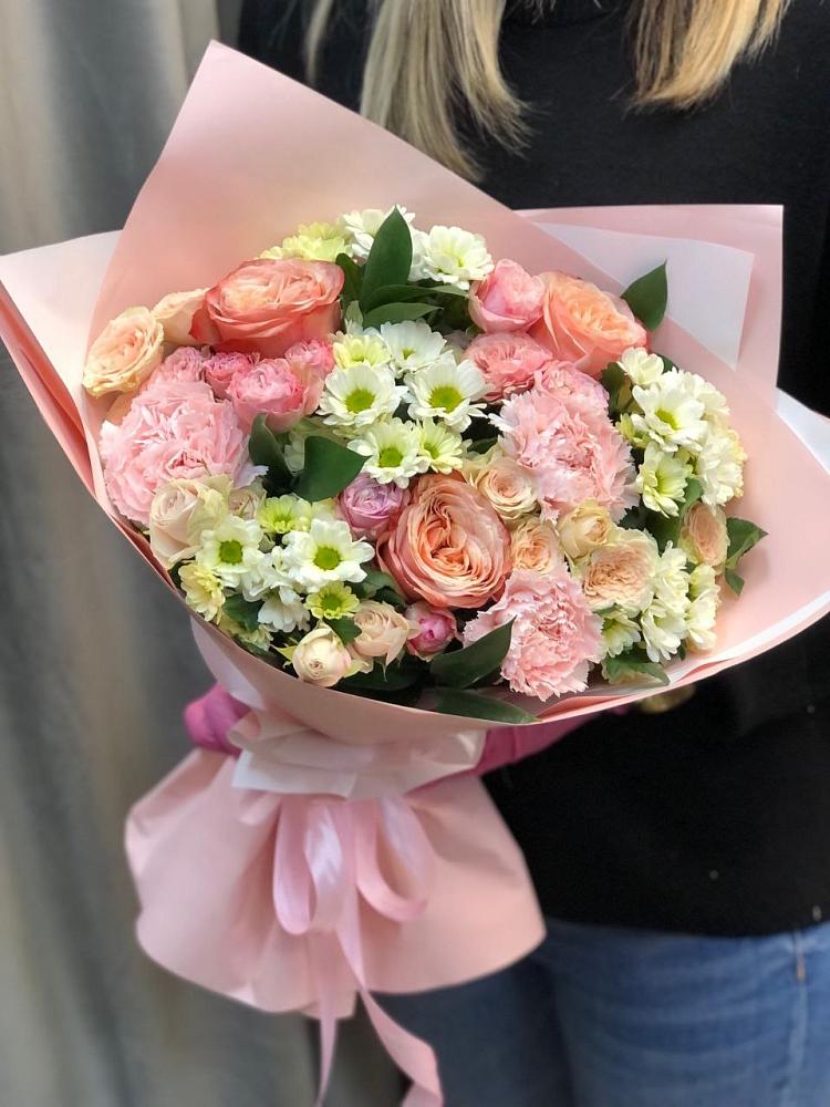 Букет цветов из: Гвоздики, Розы и Хризантемы в Синих Липягах