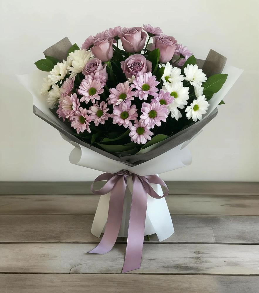 Букет цветов из: Хризантемы и Розы в Синих Липягах