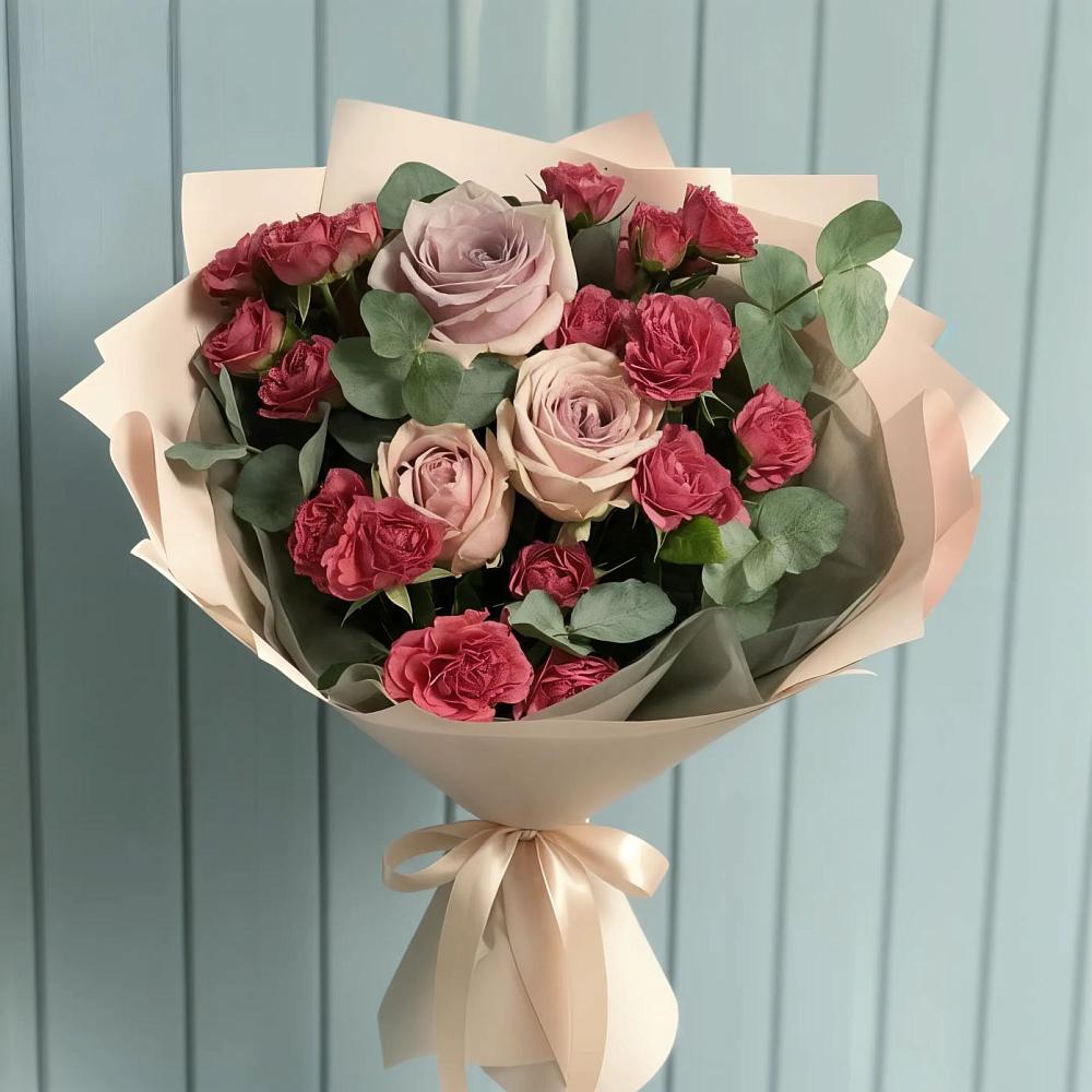 Букет цветов из: Гвоздики и Розы в Синих Липягах
