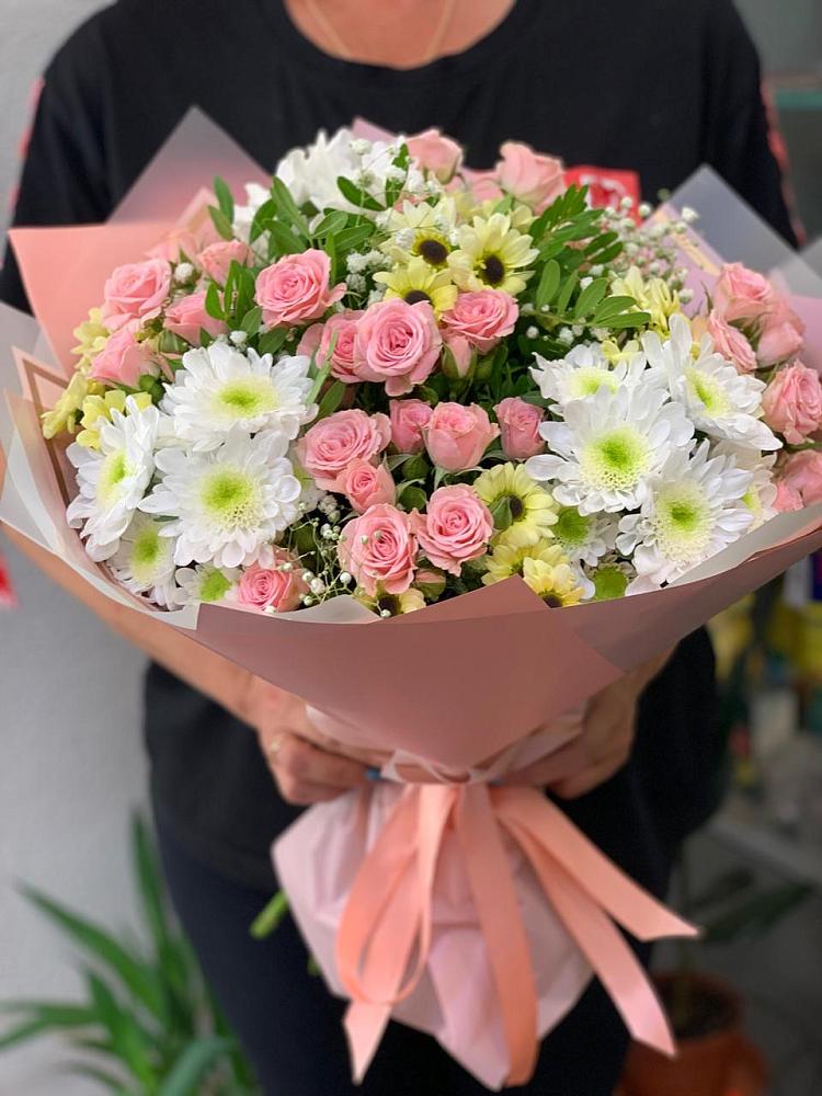 Букет цветов из: Розы и Хризантемы в Синих Липягах