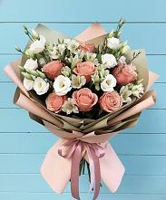 Букет цветов из:  Розы, Альстромерии и Лизиантусы в Синих Липягах