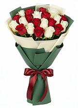 Букет Микс из красных и белых роз в Синих Липягах
