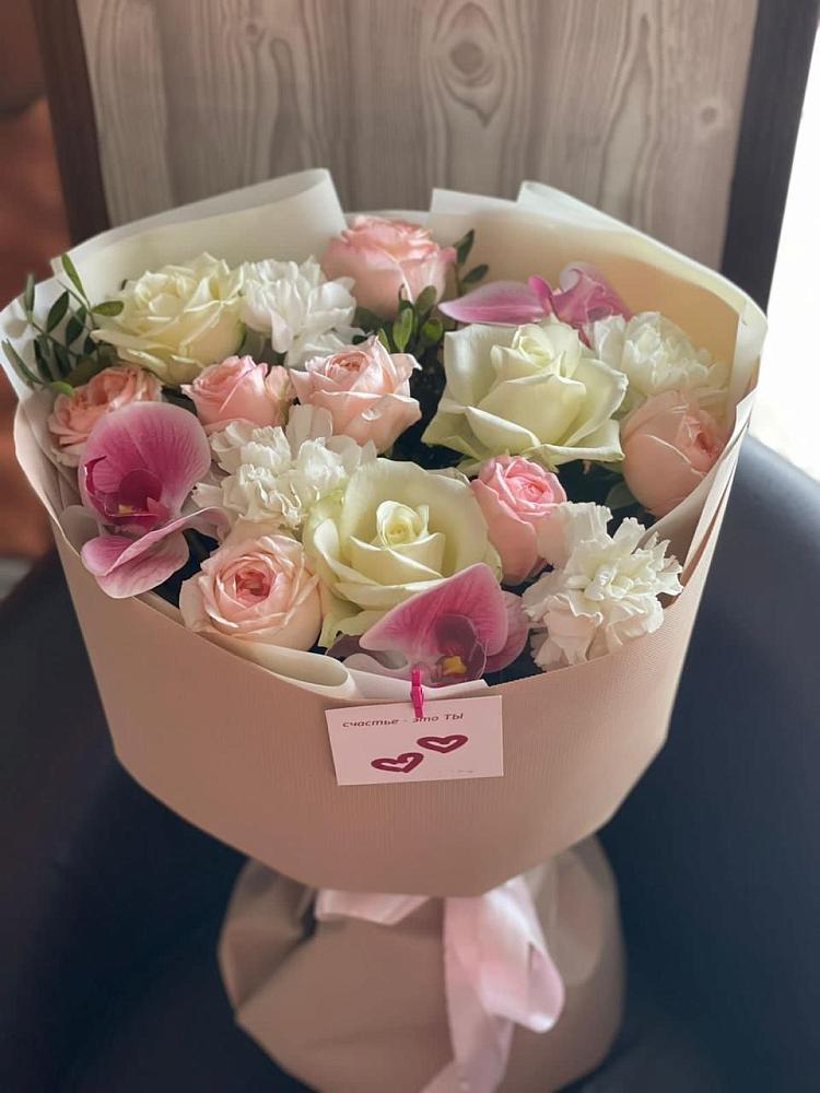 Букет цветов из: Орхидеи, Розы и Гвоздики в Синих Липягах