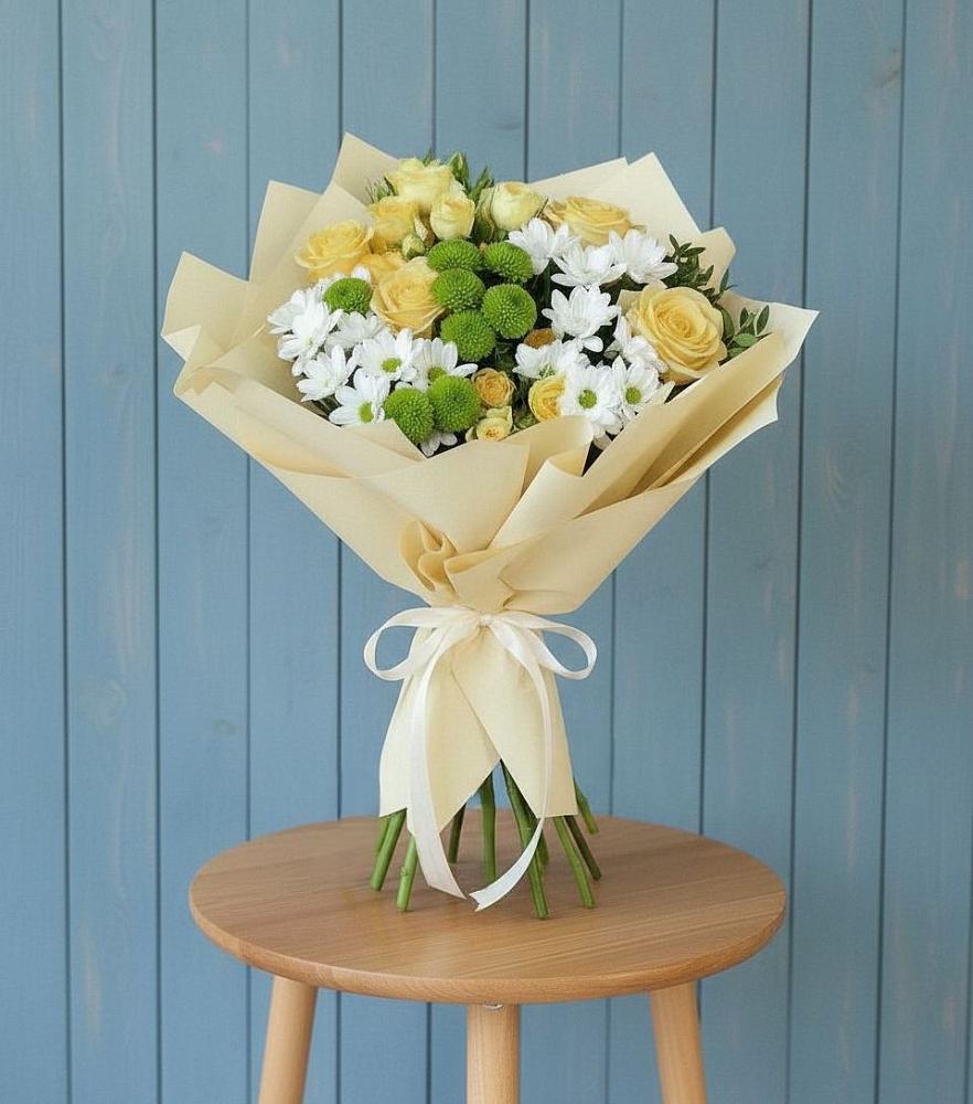 Букет цветов из: Хризантемы и Розы в Синих Липягах