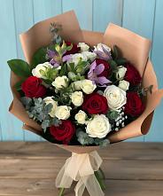 Букет цветов из:  Розы и Альстромерии в Синих Липягах