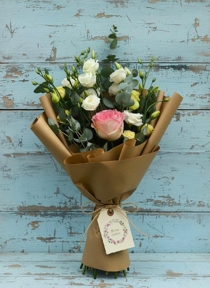 Букет цветов из: Розы и Лизиантусы в Синих Липягах