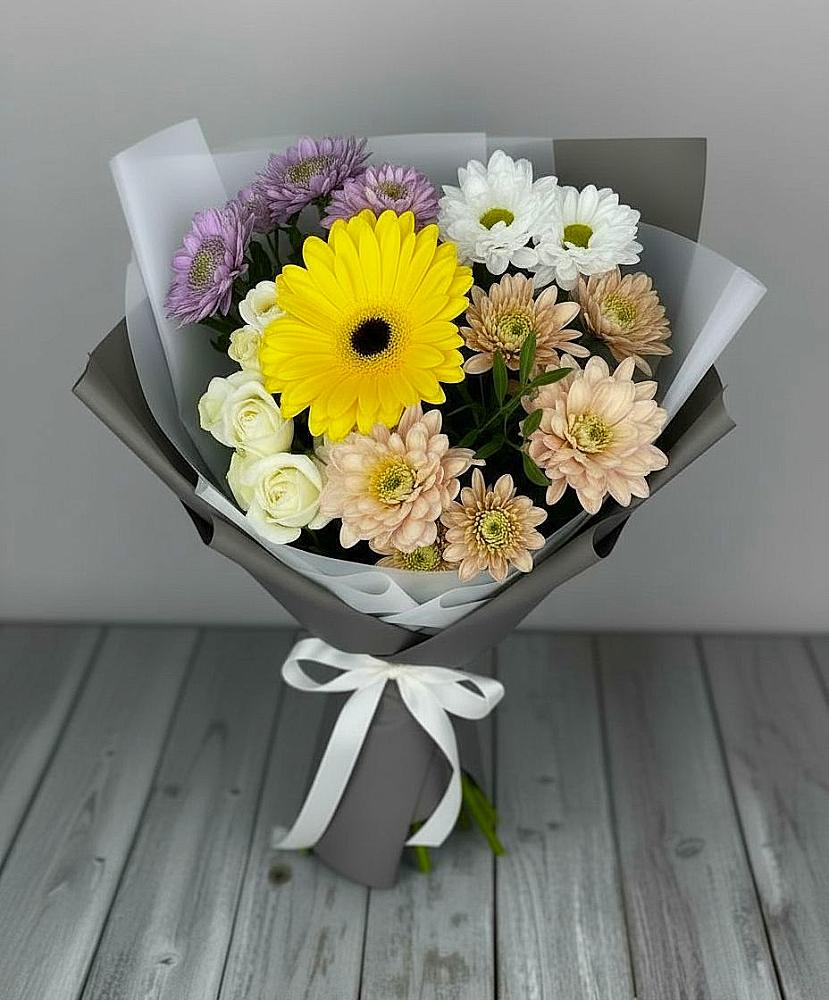 Букет цветов из: Розы, Герберы и Хризантемы в Синих Липягах