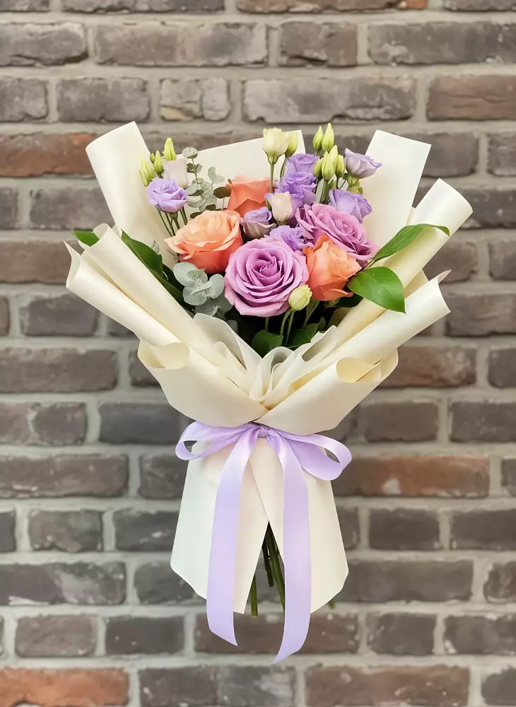 Букет цветов из: Лизиантусы и Розы в Синих Липягах