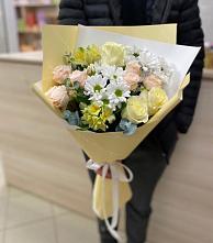 Букет цветов из:  Альстромерии, Розы и Хризантемы в Синих Липягах