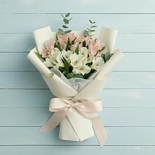Букет цветов из:  Альстромерии в Синих Липягах