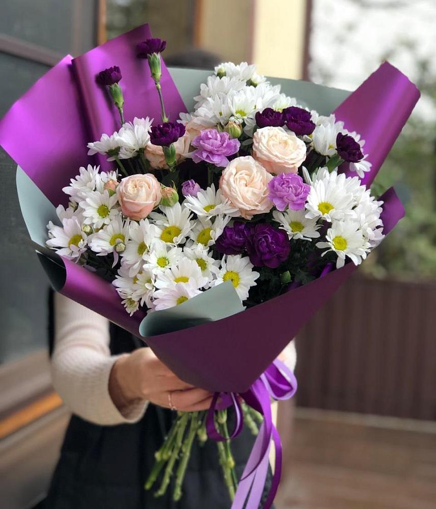 Букет цветов из: Хризантемы, Гвоздики и Розы в Синих Липягах