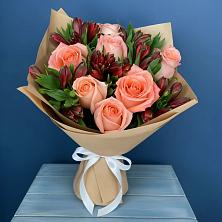 Букет цветов из:  Розы и Альстромерии в Синих Липягах