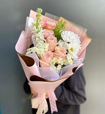 Букет цветов из:  Хризантемы и Розы в Синих Липягах