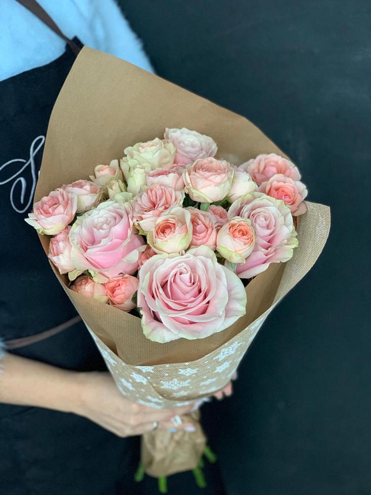 Букет цветов из: Хризантемы и Розы в Синих Липягах