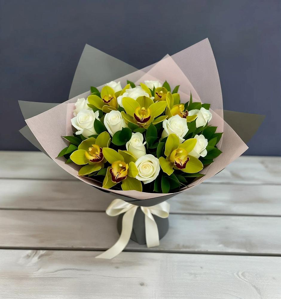 Букет цветов из: Орхидеи и Розы в Синих Липягах