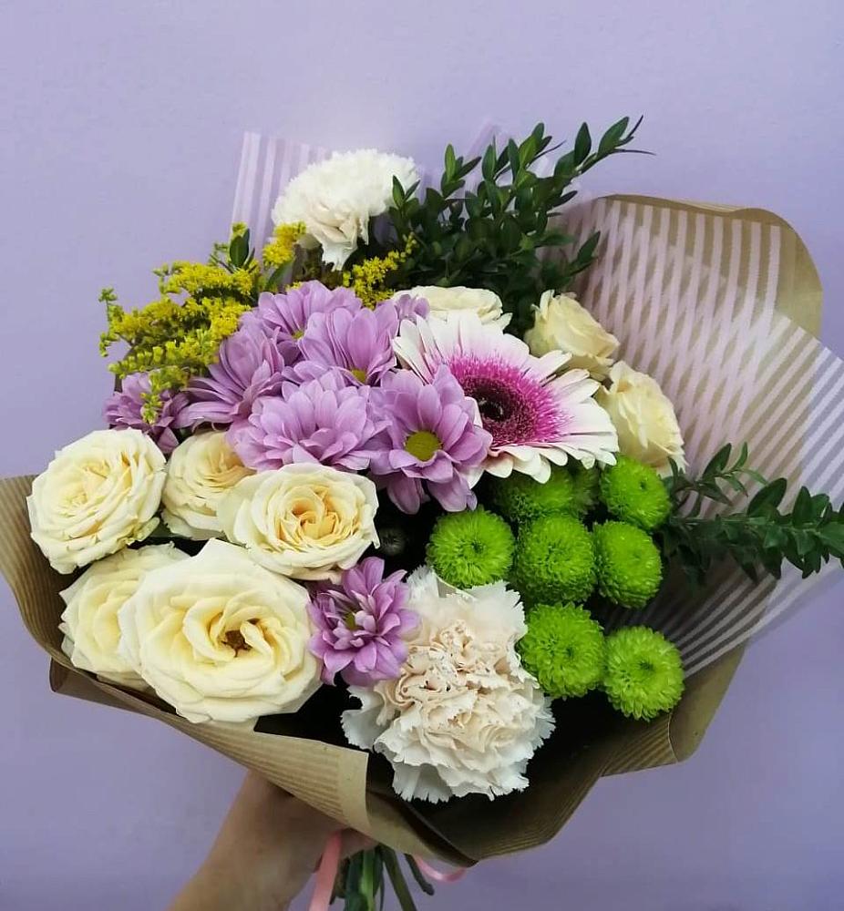 Букет цветов из: Хризантемы, Розы, Гвоздики и Герберы в Синих Липягах