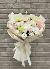 Букет цветов из:  Гвоздики, Розы, Лизиантусы и Хризантемы #REPLACE_PRED# Синих Липягах