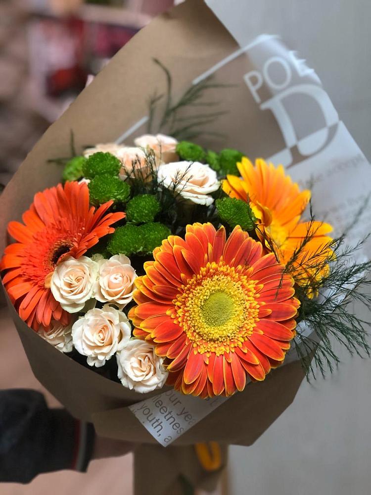 Букет цветов из: Герберы, Хризантемы и Розы в Синих Липягах