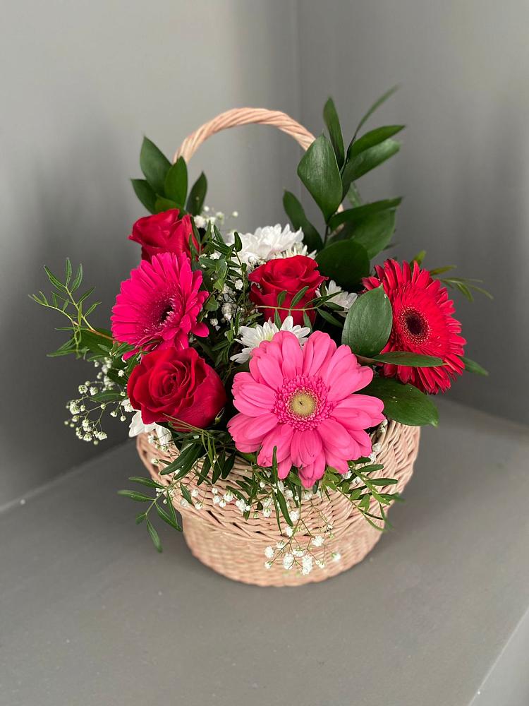 Цветочная композиция из Розы, Хризантемы и Герберы в корзине в Синих Липягах
