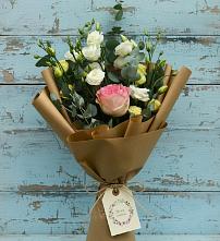 Букет цветов из:  Розы и Лизиантусы в Синих Липягах